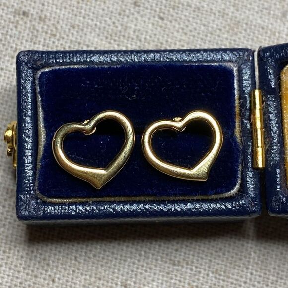 💛 Vintage Gold Plated Open Heart Earrings - Picture 2 of 4